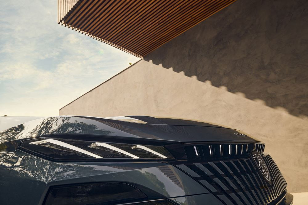 La Peugeot 308 SW bénéficie d'une face avant renouvelée éclairée
