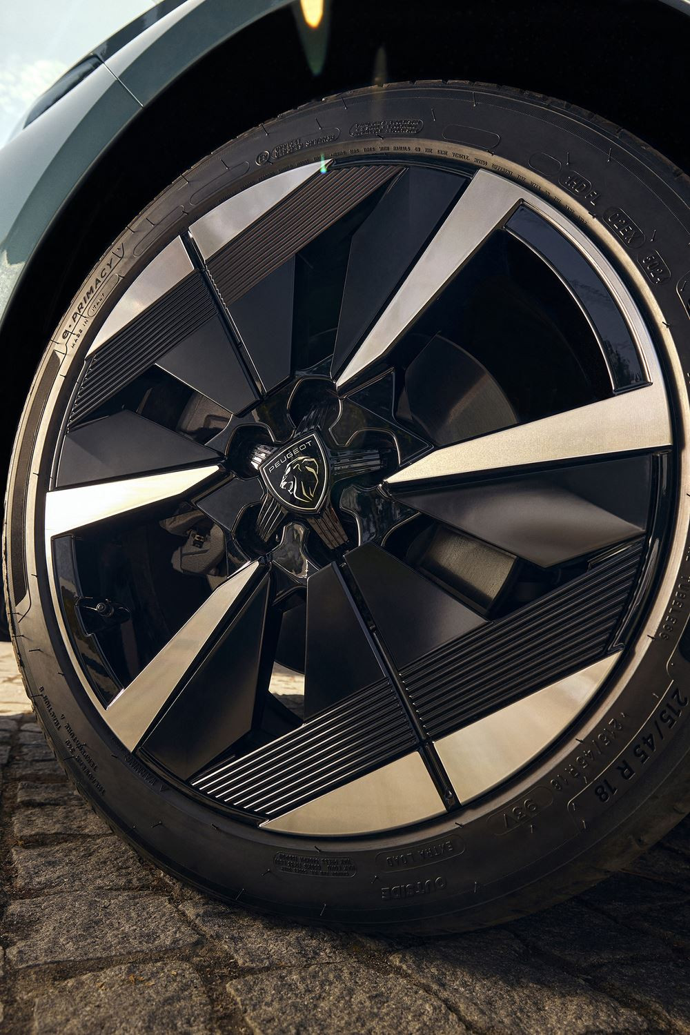 La Peugeot 308 SW bénéficie d'une face avant renouvelée éclairée