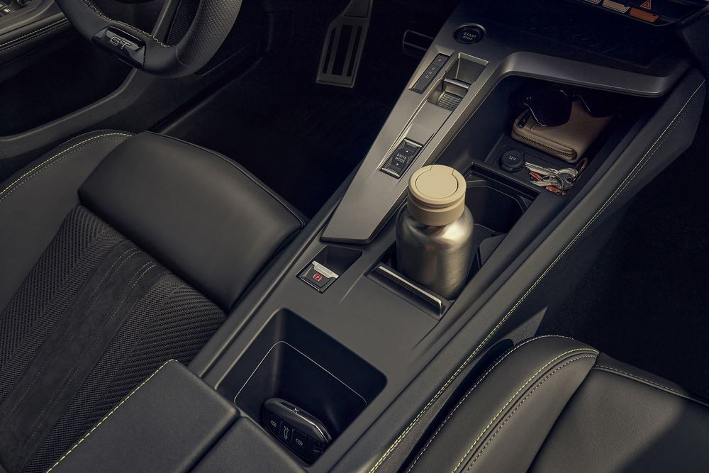 La Peugeot 308 SW bénéficie d'une face avant renouvelée éclairée