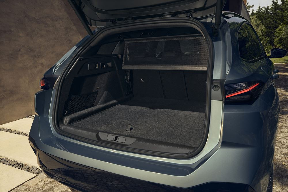 La Peugeot 308 SW bénéficie d'une face avant renouvelée éclairée