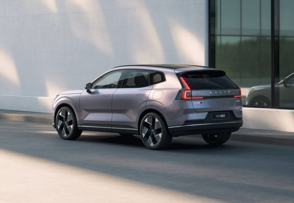Le SUV hybride rechargeable Volvo XC70 affiche un design scandinave moderne