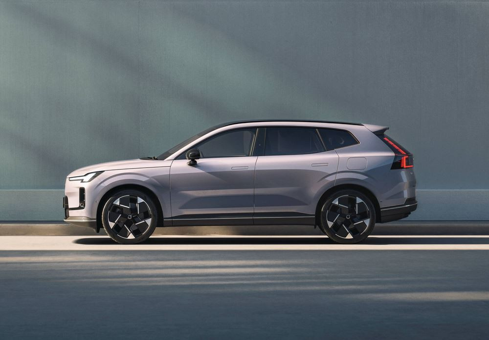 Le SUV hybride rechargeable Volvo XC70 affiche un design scandinave moderne
