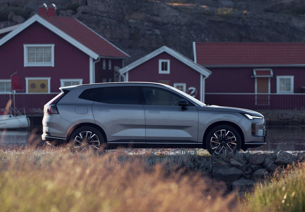 Le SUV hybride rechargeable Volvo XC70 affiche un design scandinave moderne