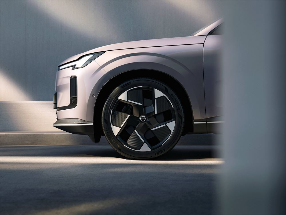 Le SUV hybride rechargeable Volvo XC70 affiche un design scandinave moderne