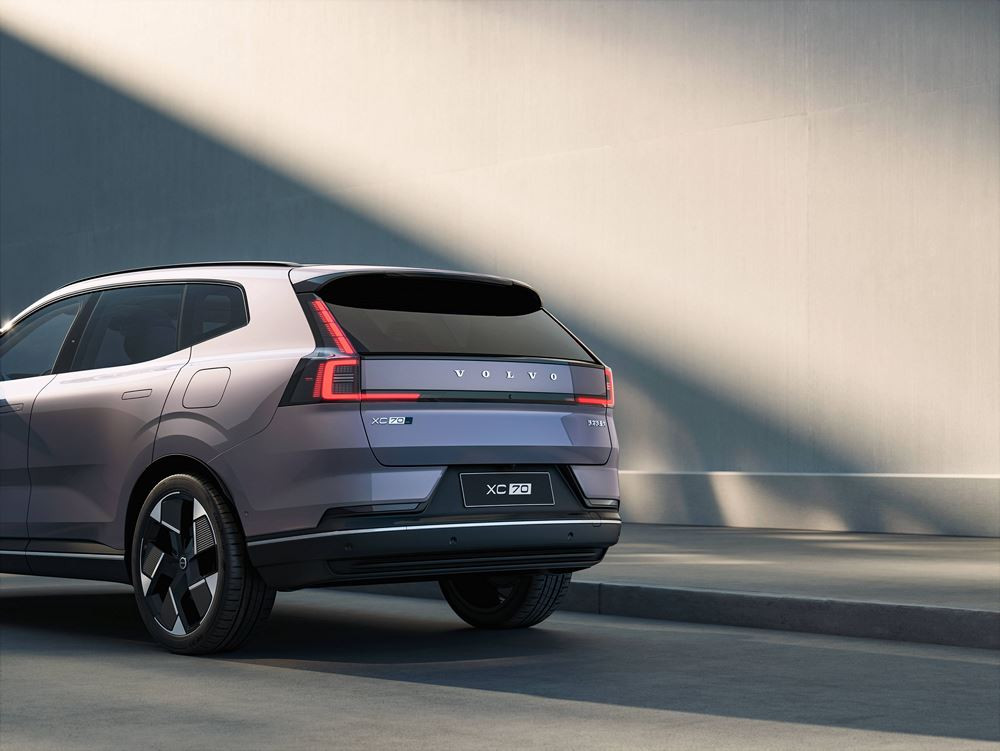 Le SUV hybride rechargeable Volvo XC70 affiche un design scandinave moderne