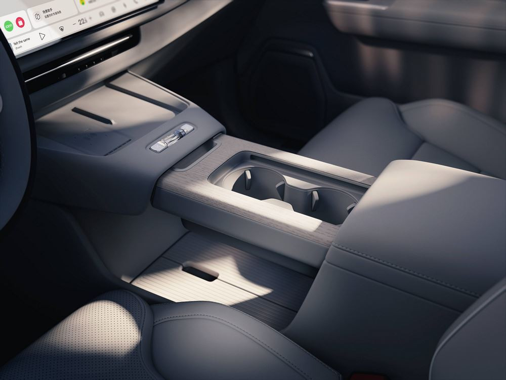 Le SUV hybride rechargeable Volvo XC70 affiche un design scandinave moderne