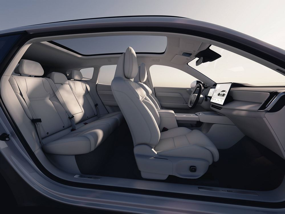 Le SUV hybride rechargeable Volvo XC70 affiche un design scandinave moderne