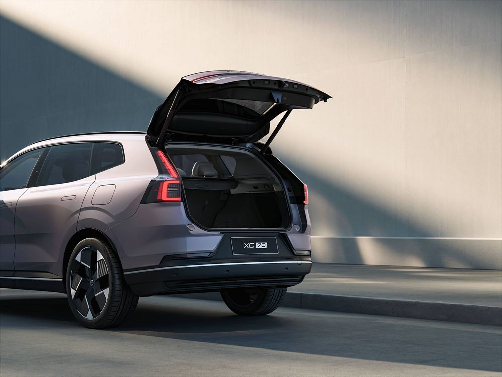 Le SUV hybride rechargeable Volvo XC70 affiche un design scandinave moderne
