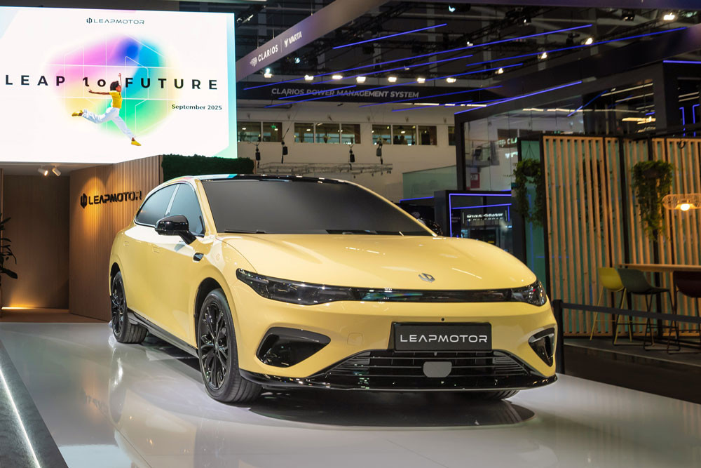 La berline compacte électrique Leapmotor B05 affiche un design athlétique