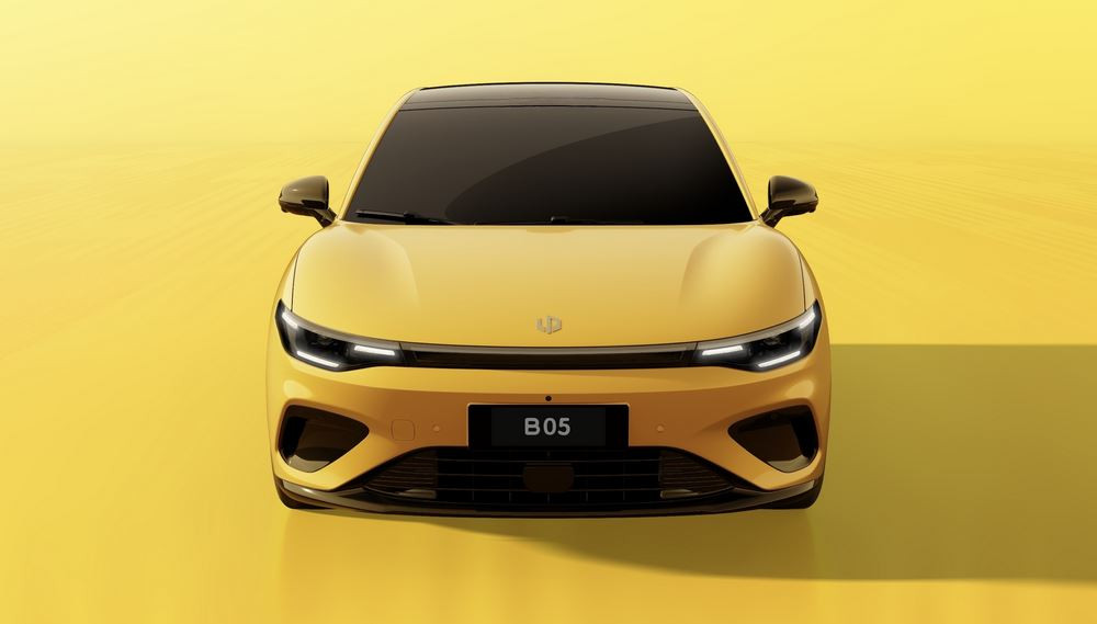 La berline compacte électrique Leapmotor B05 affiche un design athlétique