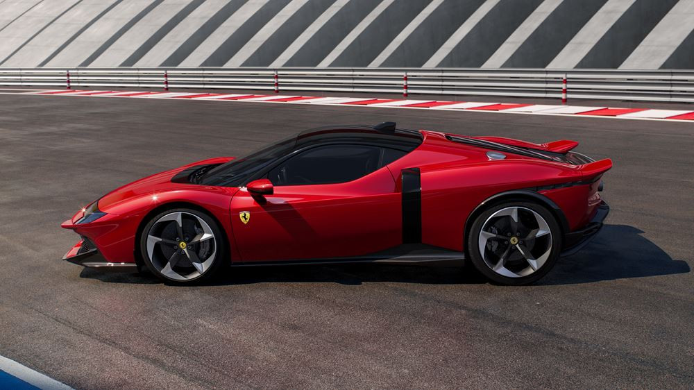 La berlinette hybride rechargeable à moteur V8 biturbo Ferrari 849 Testarossa développe 1050 ch