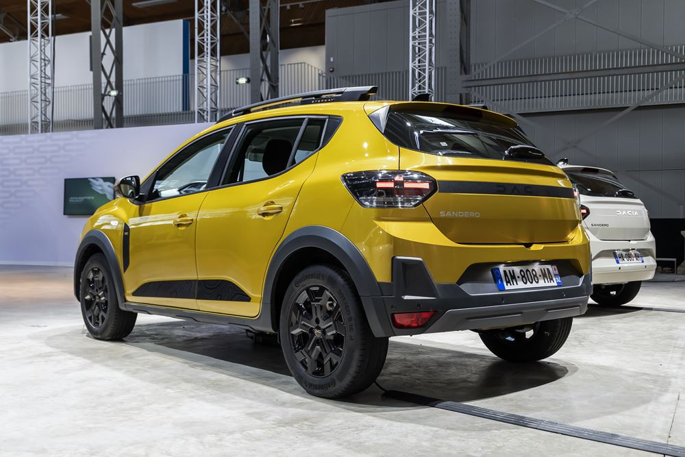 La berline polyvalente typée outdoor Dacia Sandero Stepway s'offre une nouvelle calandre