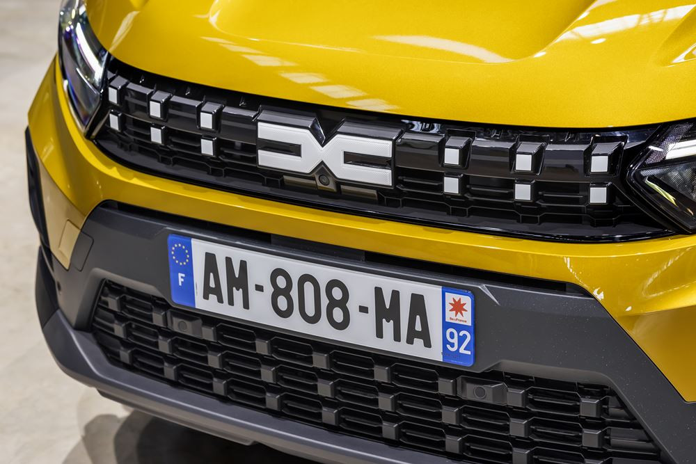 La berline polyvalente typée outdoor Dacia Sandero Stepway s'offre une nouvelle calandre