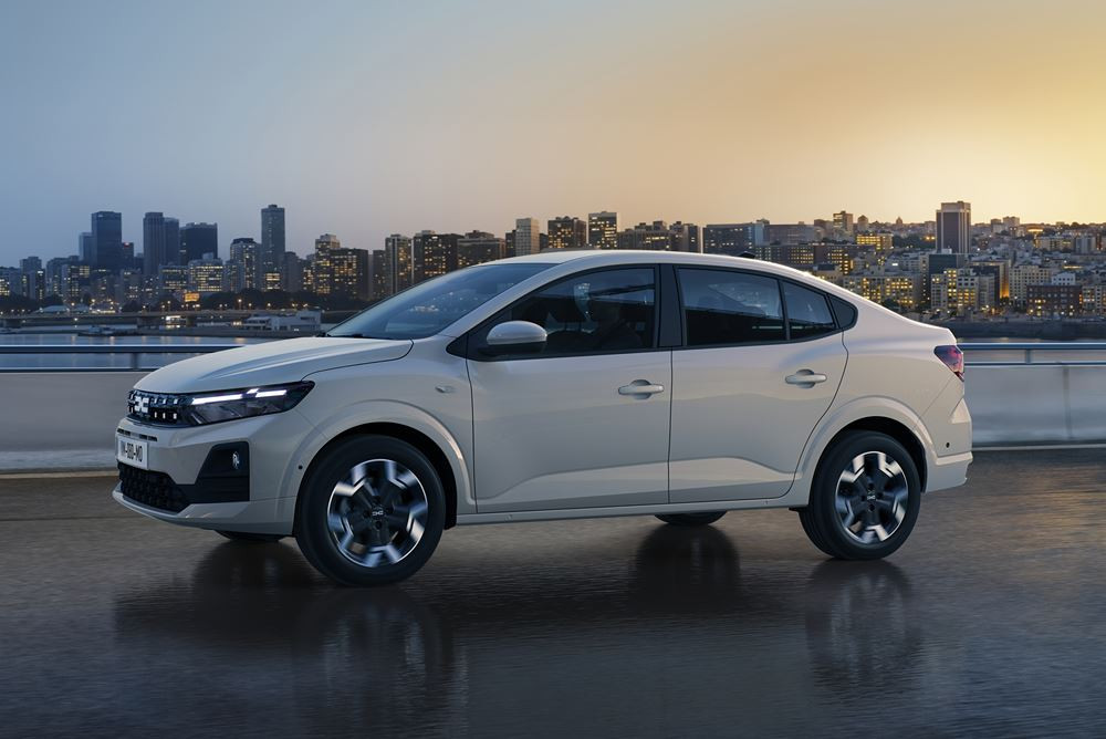 La petite berline à coffre séparé Dacia Logan s'offre une nouvelle calandre