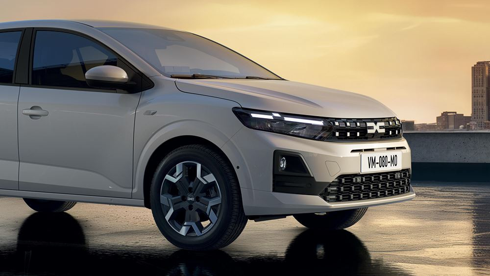 La petite berline à coffre séparé Dacia Logan s'offre une nouvelle calandre