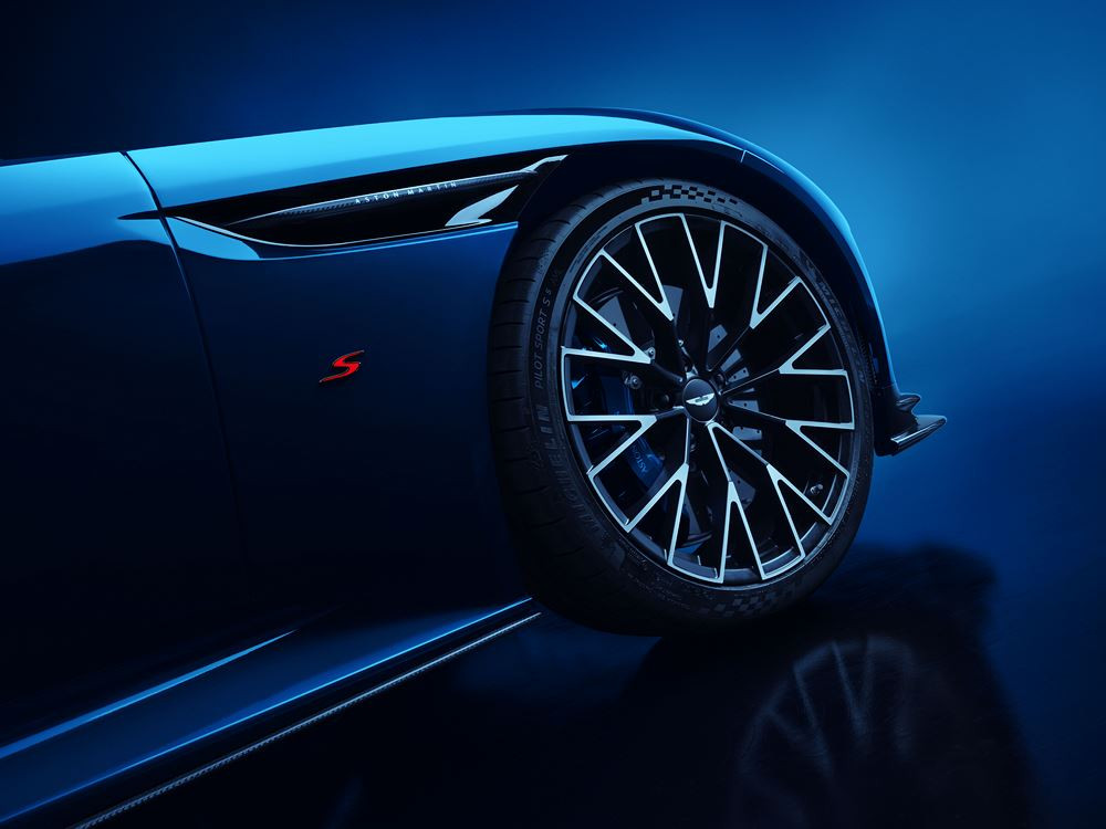 L'Aston Martin DB12 S développe une puissance de 700 ch