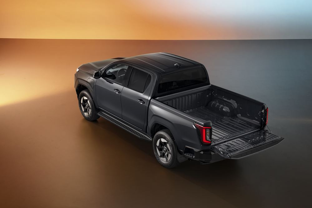 La neuvième génération du pick-up Toyota Hilux Double Cabine passe à l'électrique