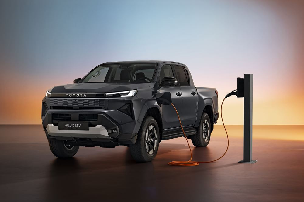 La neuvième génération du pick-up Toyota Hilux Double Cabine passe à l'électrique