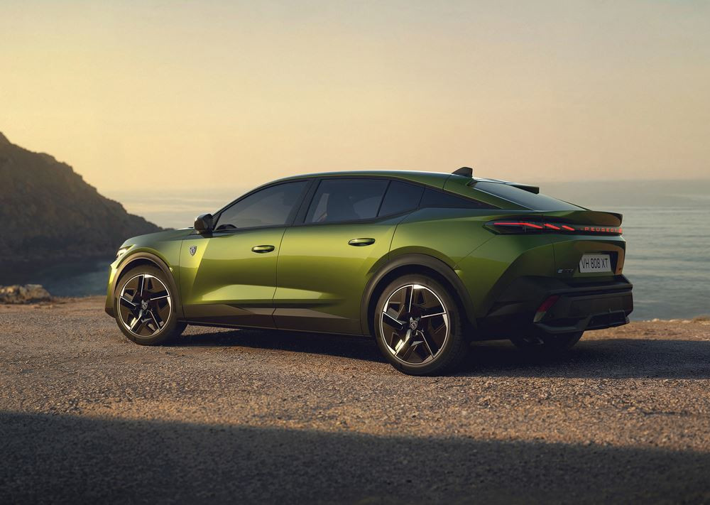 La Peugeot E-408 électrique 157 kW 58,2 kWh restylée affiche une autonomie WLTP de 456 km