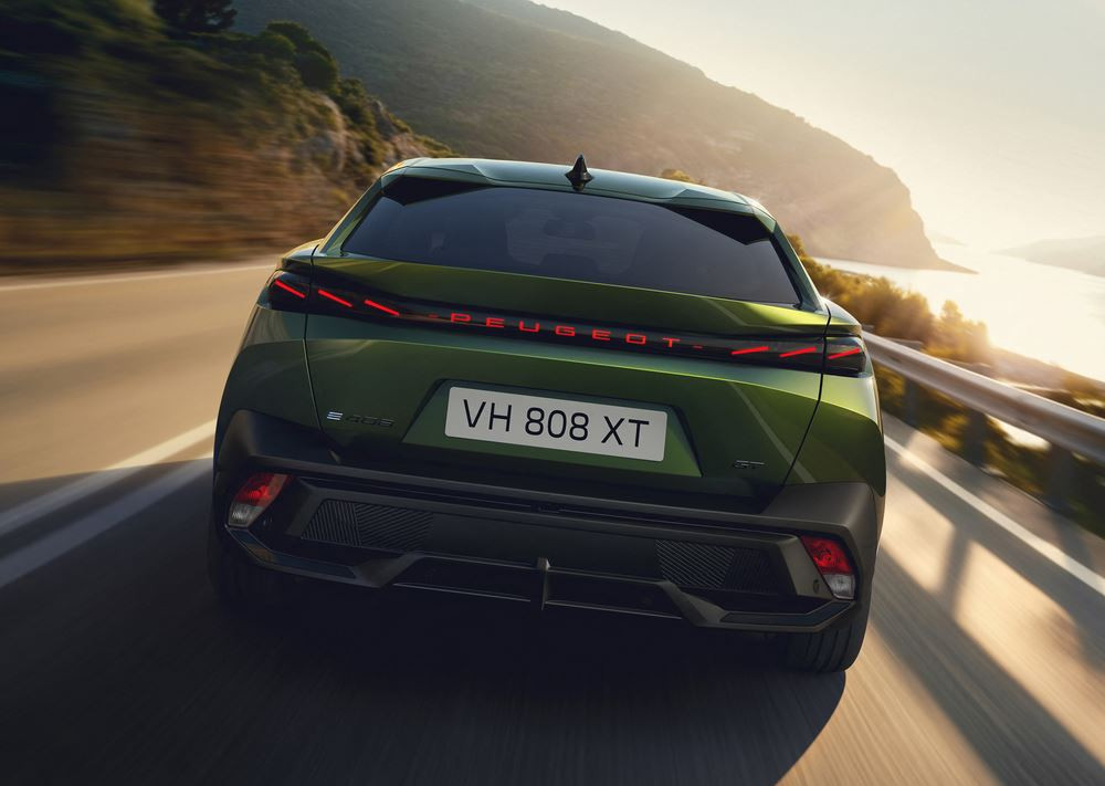 La Peugeot E-408 électrique 157 kW 58,2 kWh restylée affiche une autonomie WLTP de 456 km