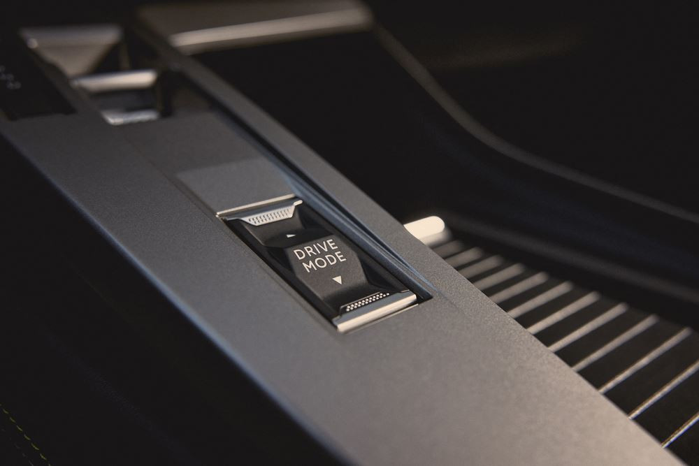 La Peugeot E-408 électrique 157 kW 58,2 kWh restylée affiche une autonomie WLTP de 456 km