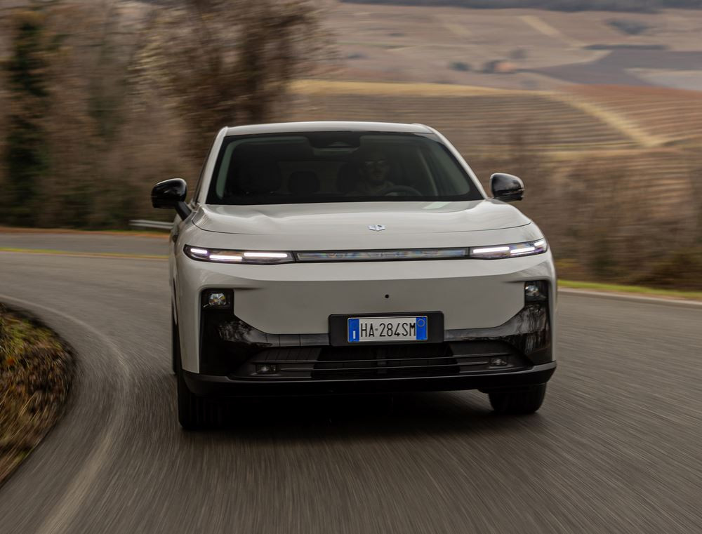 Le SUV compact B10 New e-Hybrid est doté de la technologie à prolongateur d'autonomie (REEV)