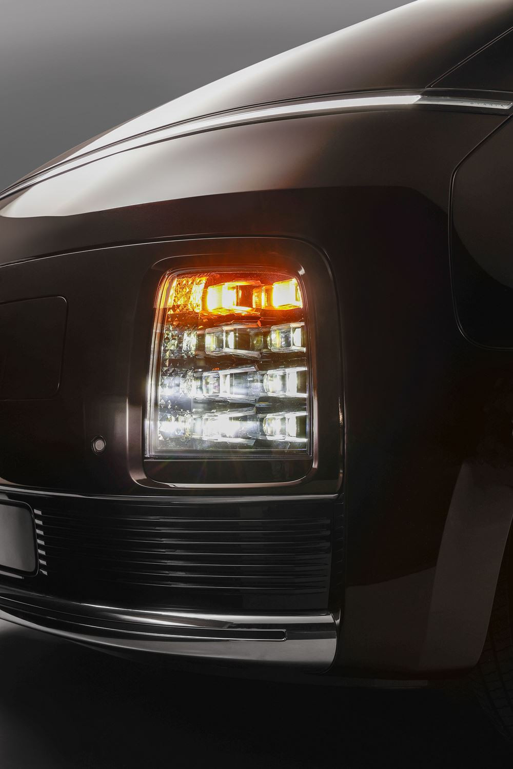 Le grand monospace Hyundai Staria Electric repose sur une architecture 800 V