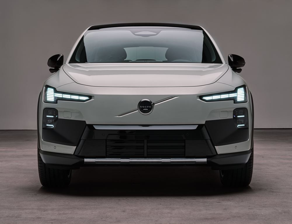 Le SUV électrique Volvo EX60 Cross Country est conçu pour sortir des sentiers battus