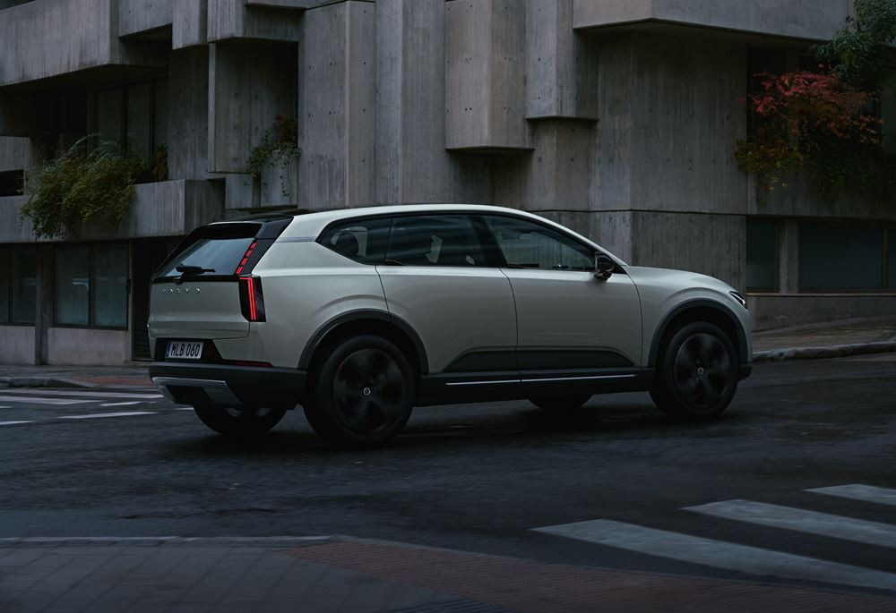 Le SUV électrique Volvo EX60 Cross Country est conçu pour sortir des sentiers battus