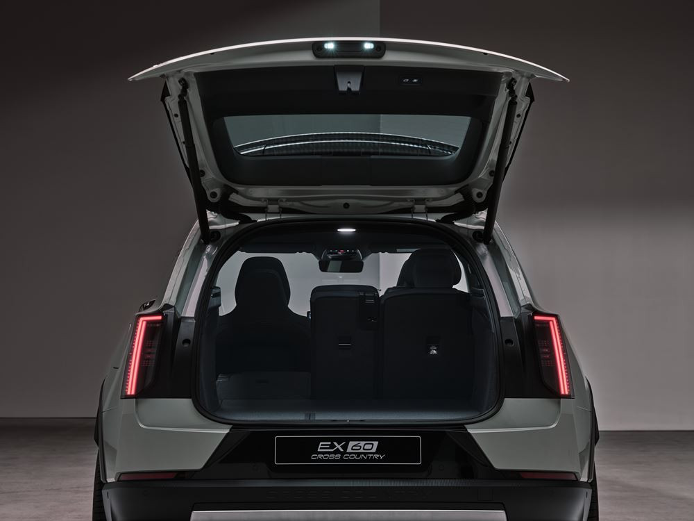 Le SUV électrique Volvo EX60 Cross Country est conçu pour sortir des sentiers battus