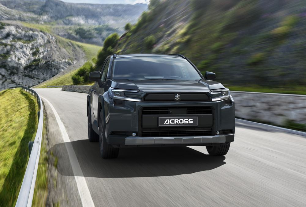 Le SUV polyvalent de taille intermédiaire Suzuki Across affiche un design robuste