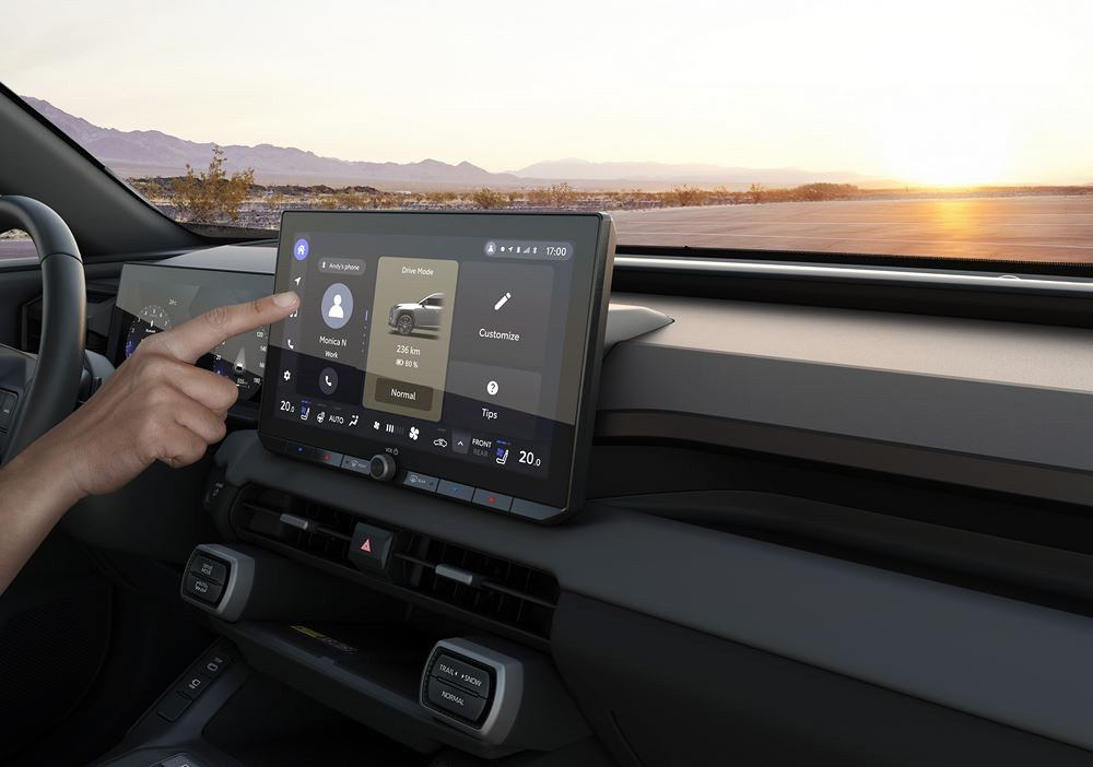 Le SUV polyvalent de taille intermédiaire Suzuki Across affiche un design robuste