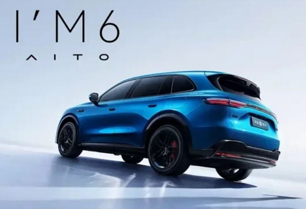 Le grand SUV électrique Aito M6 affiche une présence imposante sur la route