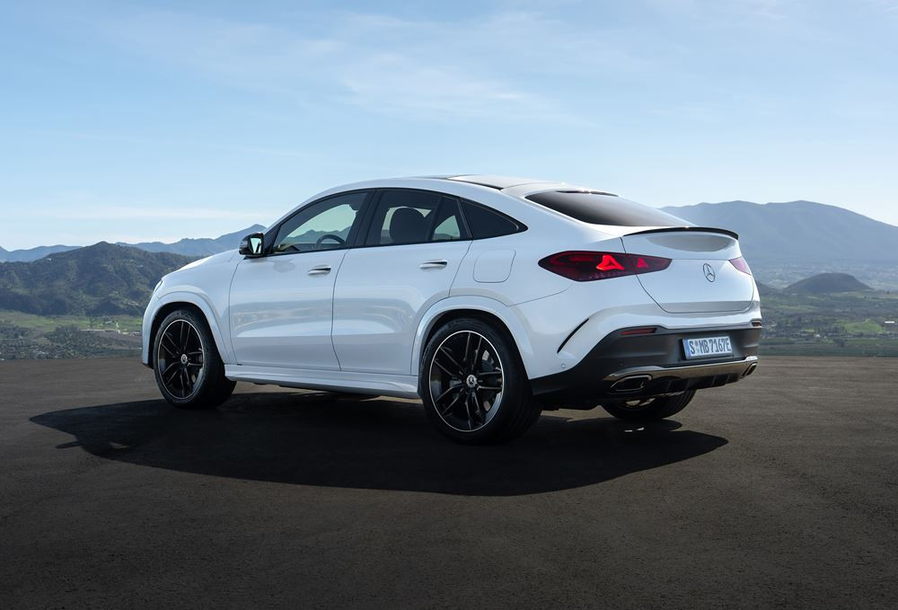 Le Mercedes-Benz GLE Coupé affiche une ligne dynamique avec des vitres latérales allongées