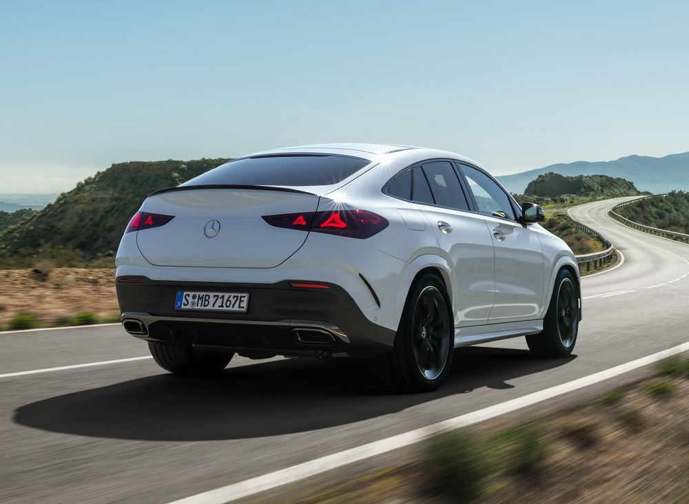 Le Mercedes-Benz GLE Coupé affiche une ligne dynamique avec des vitres latérales allongées