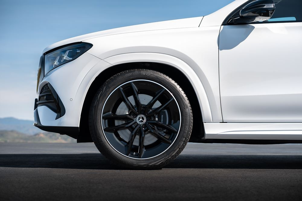 Le Mercedes-Benz GLE Coupé affiche une ligne dynamique avec des vitres latérales allongées