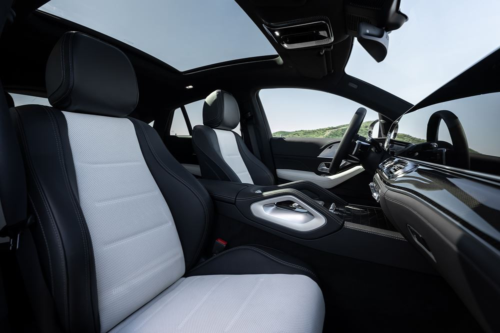 Le Mercedes-Benz GLE Coupé affiche une ligne dynamique avec des vitres latérales allongées