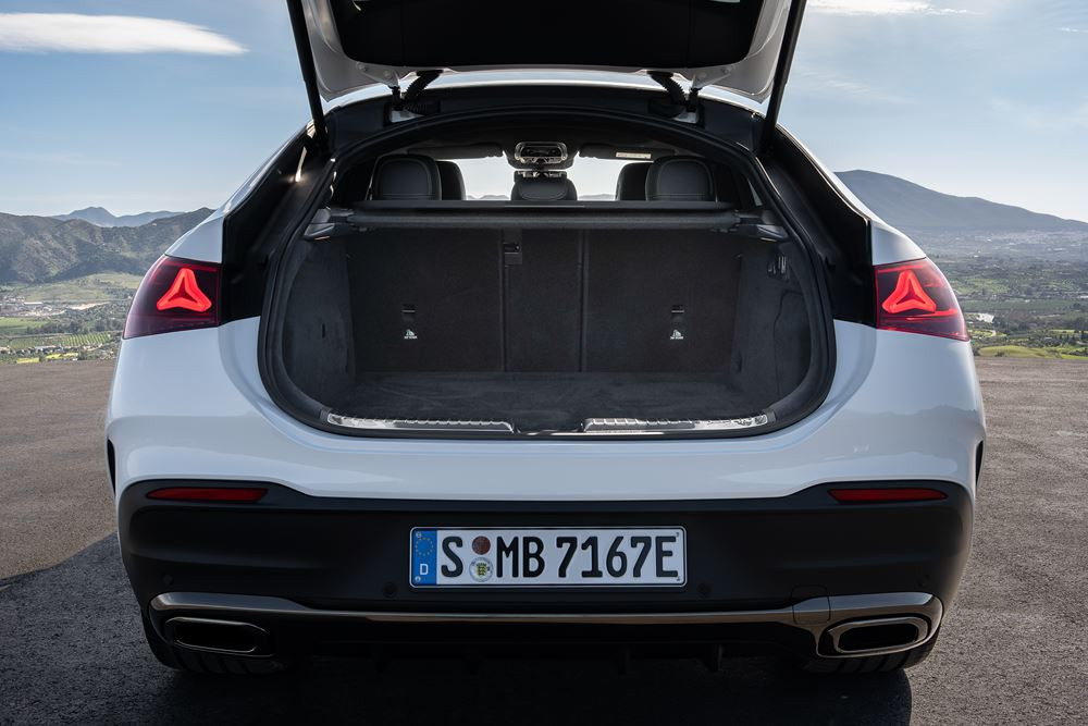 Le Mercedes-Benz GLE Coupé affiche une ligne dynamique avec des vitres latérales allongées