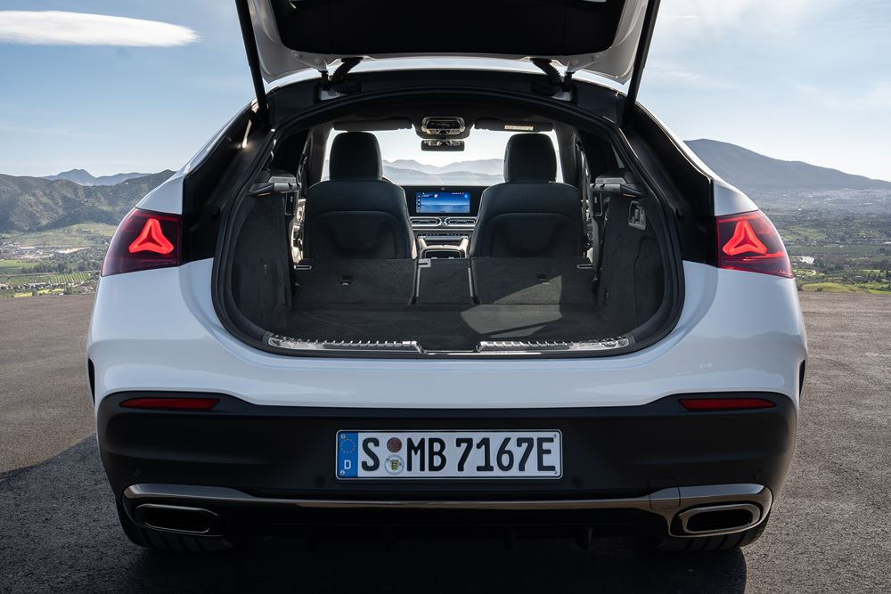 Le Mercedes-Benz GLE Coupé affiche une ligne dynamique avec des vitres latérales allongées