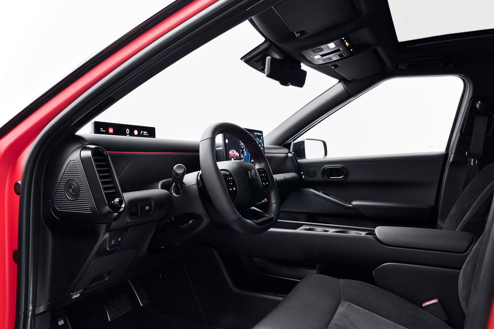 La petite berline polyvalente électrique Hyundai Ioniq 3 adopte une silhouette aérodynamique