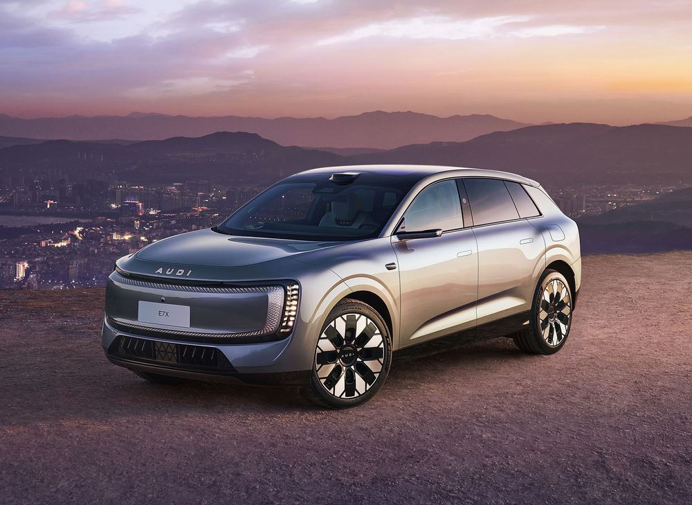 L'AUDI E7X électrique affiche une silhouette imposante de grand SUV