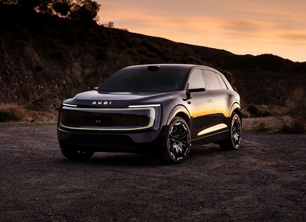 L'AUDI E7X électrique affiche une silhouette imposante de grand SUV