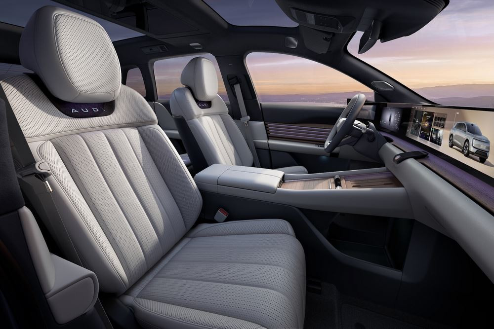 L'AUDI E7X électrique affiche une silhouette imposante de grand SUV