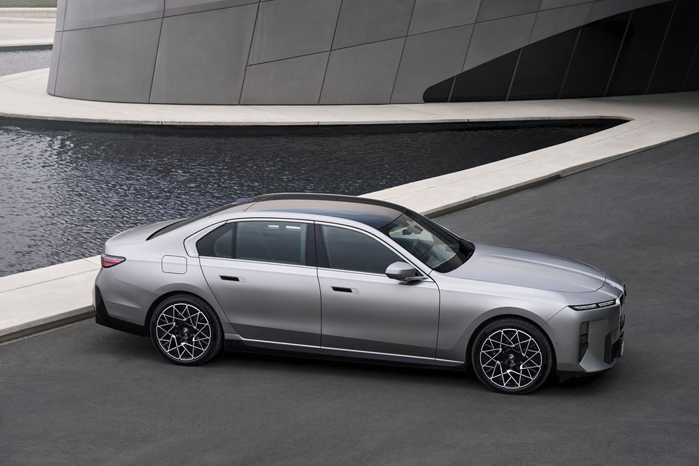 La limousine de luxe électrique BMW i7 intègre les technologies de la Neue Klasse