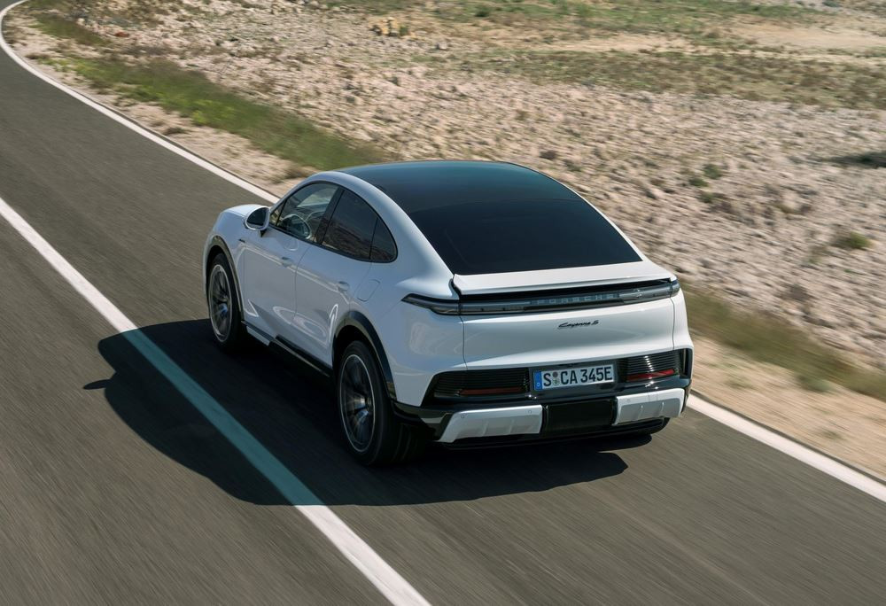 Le Porsche Cayenne Coupé Electric allie un design robuste à la ligne de toit de la 911