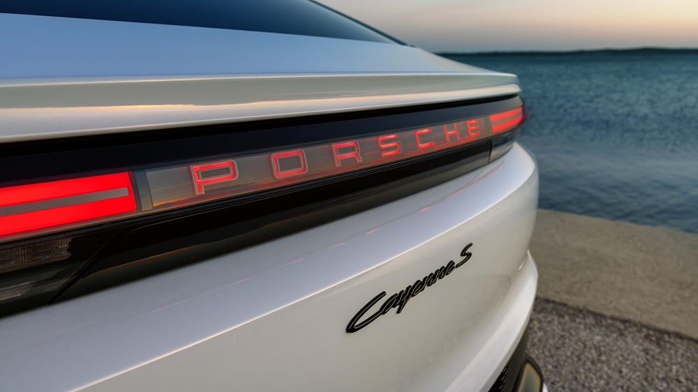 Le Porsche Cayenne Coupé Electric allie un design robuste à la ligne de toit de la 911