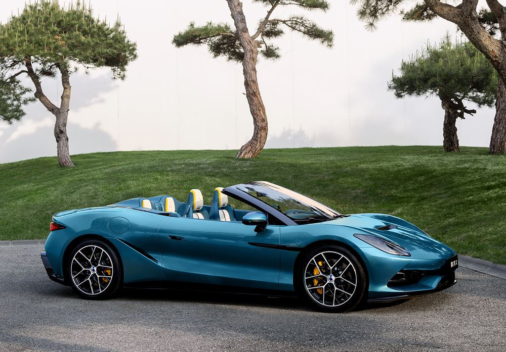 La supercar électrique Denza Z cabriolet affiche des performances extrêmes