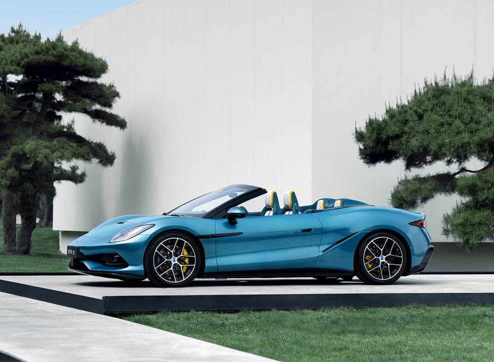 La supercar électrique Denza Z cabriolet affiche des performances extrêmes