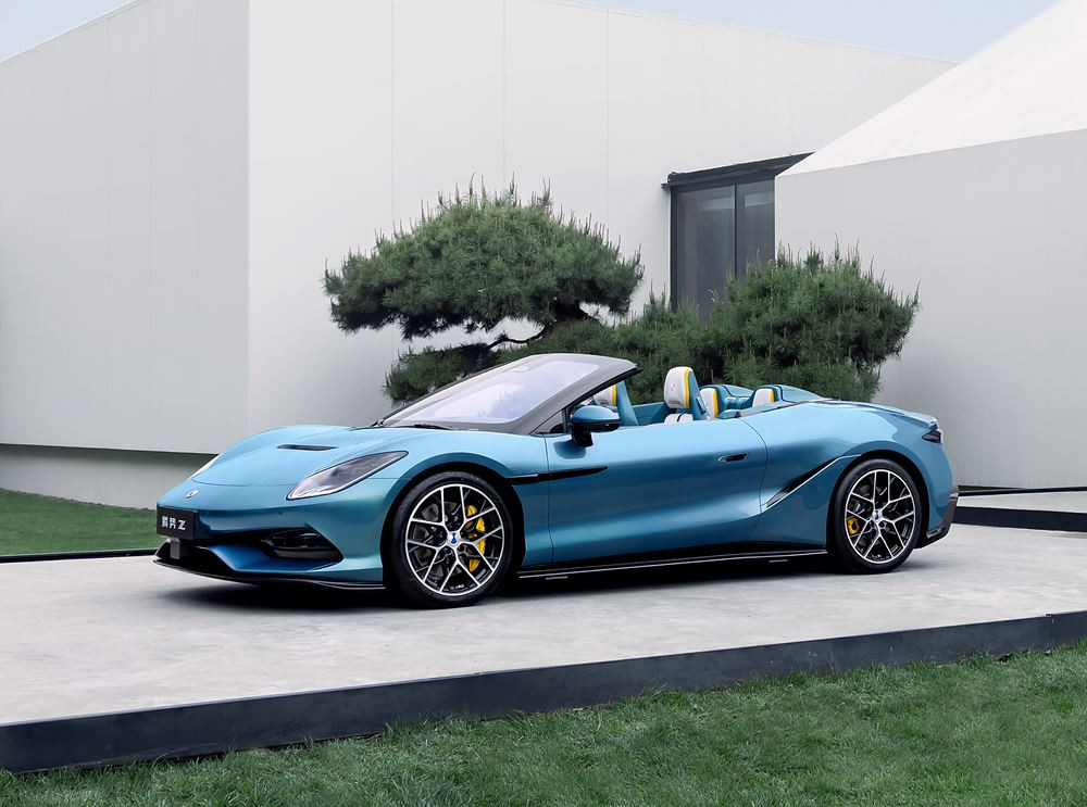 La supercar électrique Denza Z cabriolet affiche des performances extrêmes