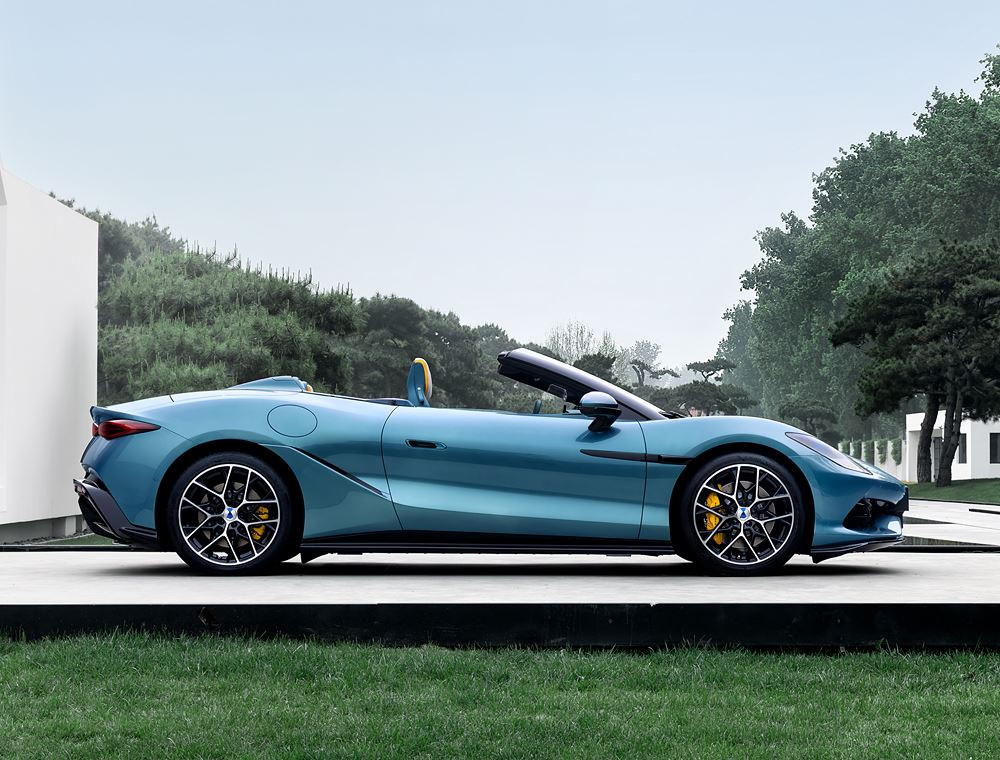 La supercar électrique Denza Z cabriolet affiche des performances extrêmes